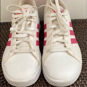 Adidas Grand court girls sneaker size 2.5. GUC
